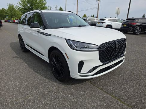 Used 2025 Lincoln Aviator Reserve w/ Equipment Group 201A AWD/4WD image 8
