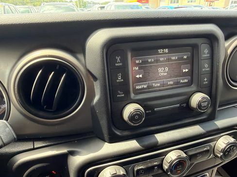 Used 2018 Jeep Wrangler Unlimited Sport S AWD/4WD image 9