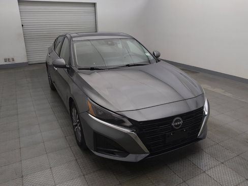 Used 2023 Nissan Altima 2.5 SV w/ SV Premium Package FWD image 14
