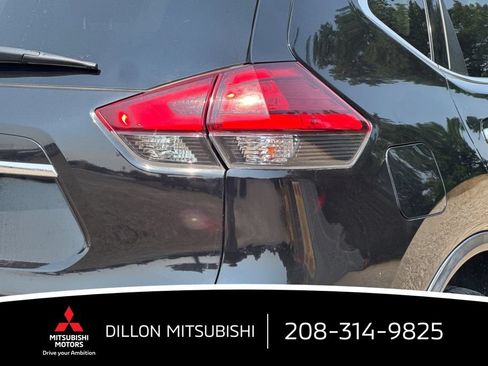 Used 2017 Nissan Rogue SV AWD/4WD image 25