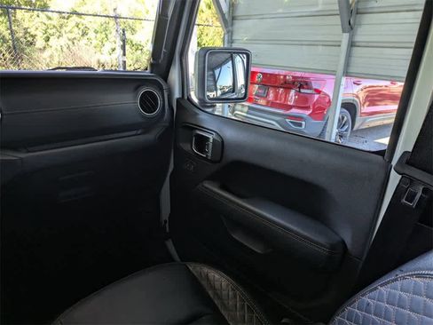 Used 2023 Jeep Gladiator Overland image 19