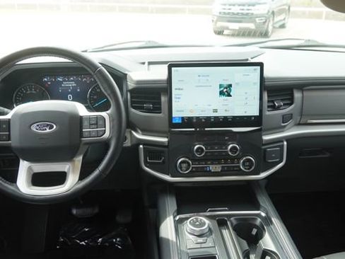 Used 2022 Ford Expedition Max XLT image 15