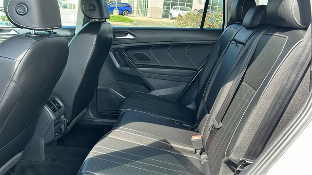 Used 2022 Volkswagen Tiguan SE AWD/4WD image 23