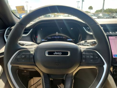 Used 2024 Jeep Grand Cherokee Limited w/ Black Appearance Package RWD image 21