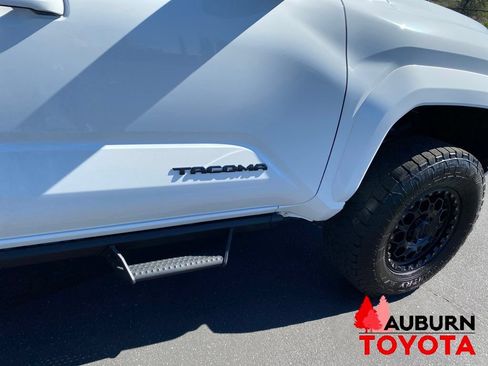 Used 2025 Toyota Tacoma TRD Sport AWD/4WD image 9