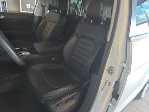 Used 2024 Volkswagen Atlas SEL AWD/4WD image 11