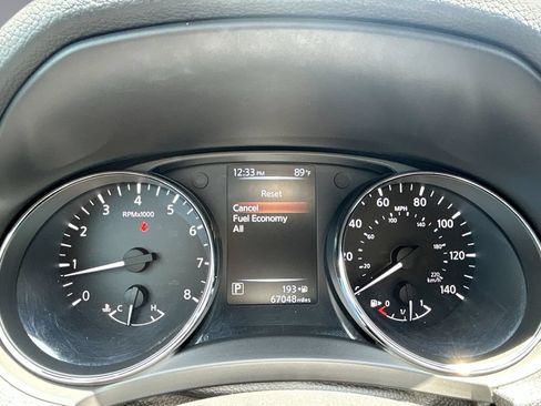 Used 2017 Nissan Rogue SV FWD image 22