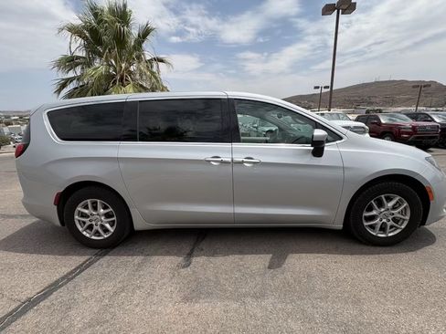 Used 2023 Chrysler Voyager LX FWD image 6