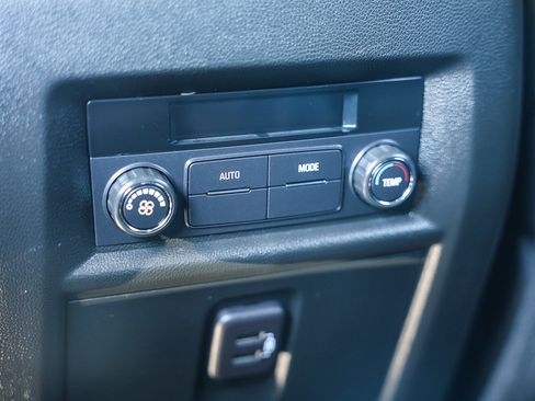 Used 2023 Chevrolet Traverse LT FWD image 6