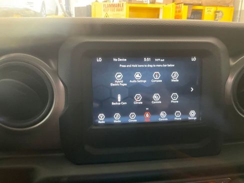 Used 2023 Jeep Wrangler Unlimited image 22