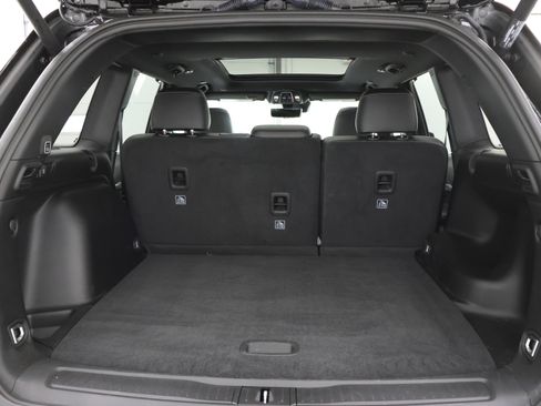 Used 2025 Jeep Grand Cherokee Limited w/ Luxury Tech Group II image 32