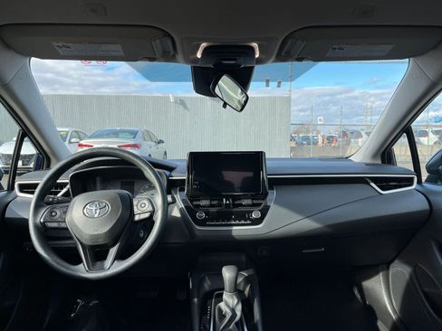 Used 2025 Toyota Corolla LE image 32