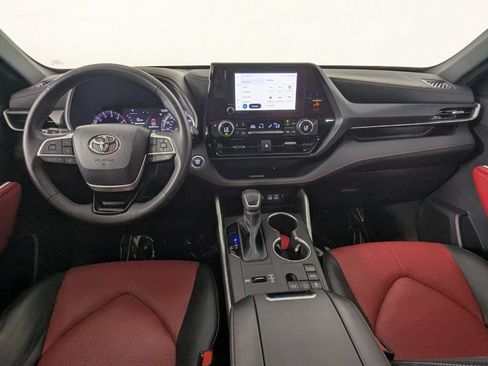 Used 2023 Toyota Highlander XSE FWD image 16