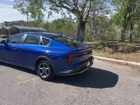 Used 2025 Kia K4 LXS image 9
