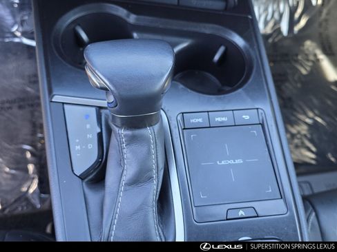 Certified 2022 Lexus UX 200 w/ Accessory Package (Z2) image 20