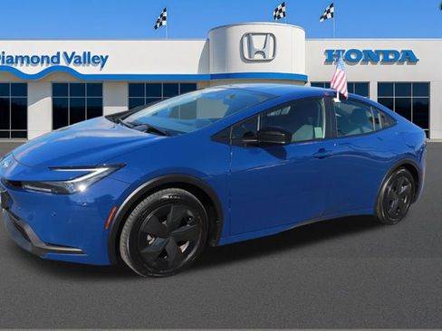 Used 2025 Toyota Prius LE image 3