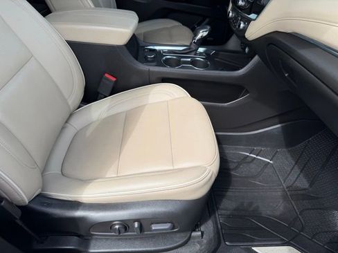Certified 2022 Chevrolet Traverse Premier FWD image 11