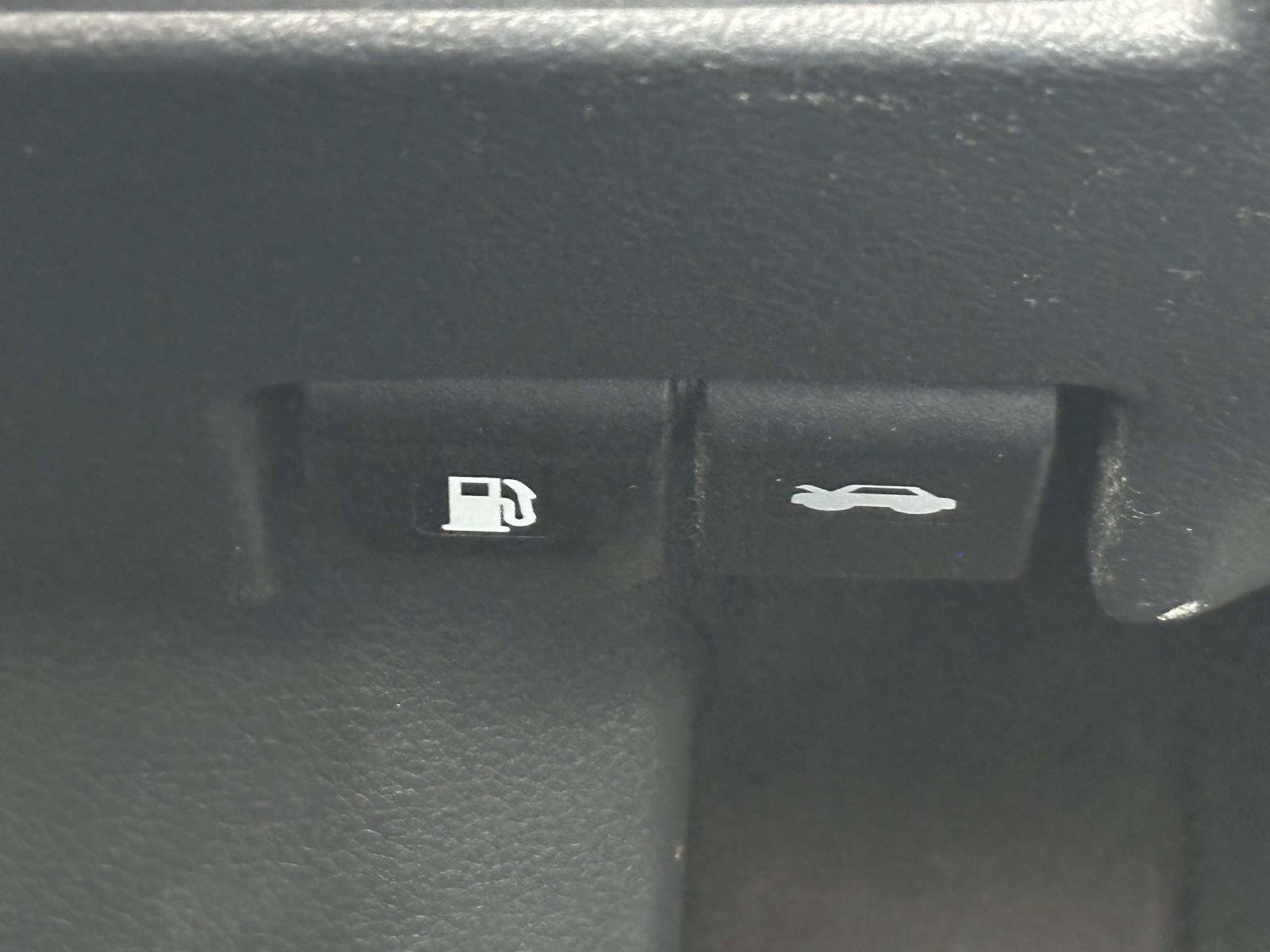 Used 2015 Nissan Rogue SV AWD/4WD image 35