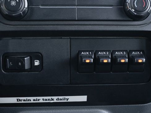 Used 2016 Ford F650 2WD Crew Cab Super Duty image 38