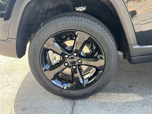 New 2025 Jeep Grand Cherokee Limited w/ Black Appearance Package image 42