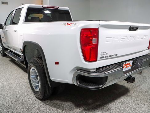 Used 2024 Chevrolet Silverado 3500 LT image 9