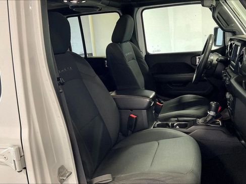 Used 2020 Jeep Wrangler Unlimited Sahara image 10