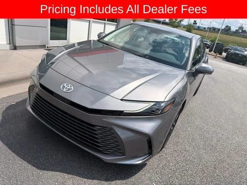 Used 2025 Toyota Camry XLE FWD image 2
