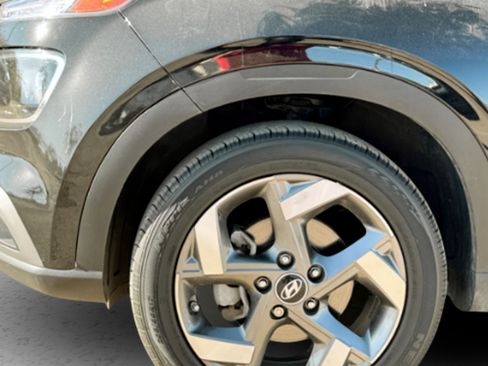 Used 2021 Hyundai Venue SEL image 21