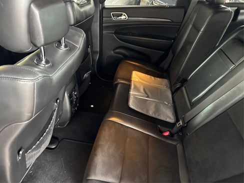 Used 2021 Jeep Grand Cherokee Laredo X image 12