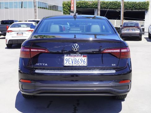 Used 2023 Volkswagen Jetta SE FWD image 6