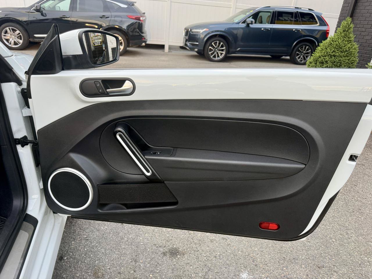 Used 2019 Volkswagen Beetle 2.0T SE FWD image 29
