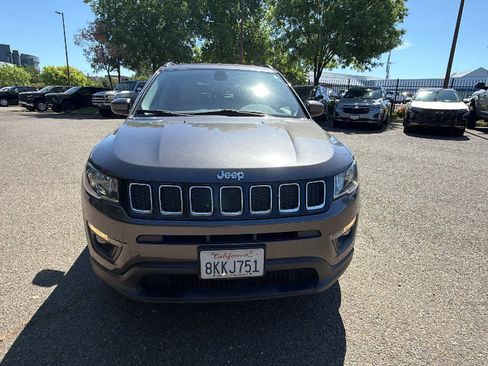 Used 2018 Jeep Compass Latitude w/ Popular Equipment Group AWD/4WD image 2