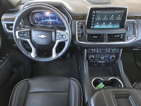 Used 2023 Chevrolet Suburban Premier image 9