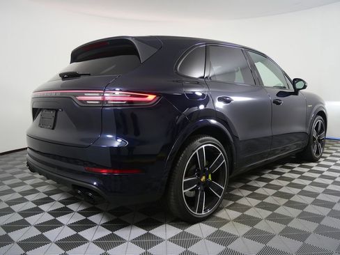Used 2023 Porsche Cayenne image 3