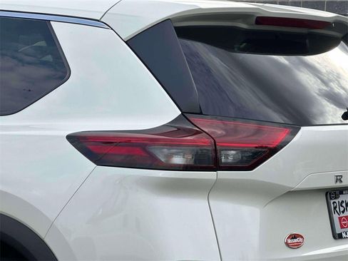 Certified 2023 Nissan Rogue SV image 9