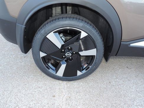 New 2026 Nissan Kicks SR image 12