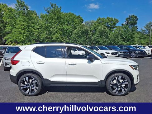 New 2025 Volvo XC40 B5 Ultra w/ Protection Package Premier image 8