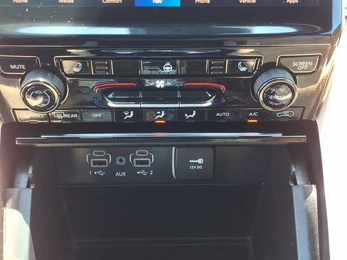 Used 2025 Jeep Grand Cherokee L Limited w/ Trailer Tow Package AWD/4WD image 8