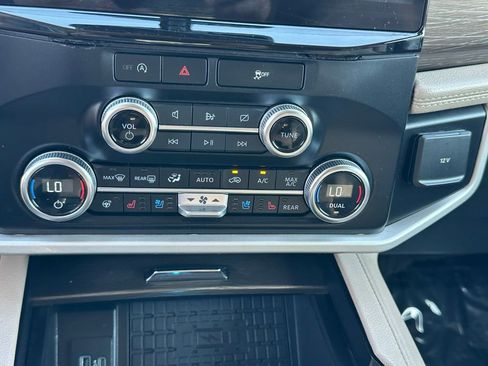 Used 2023 Ford Expedition Limited AWD/4WD image 30