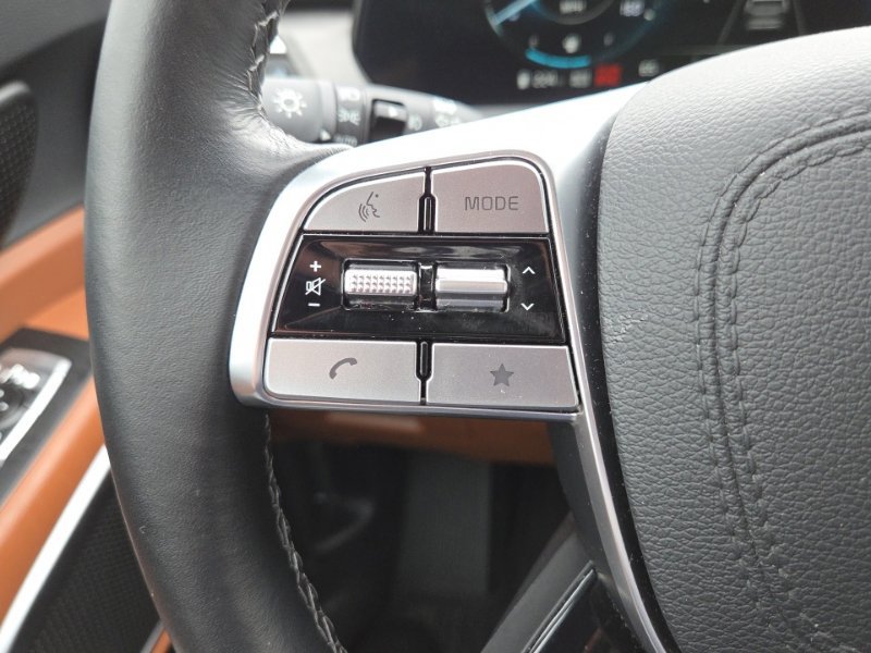 Used 2025 Kia Telluride SX Prestige X-Pro AWD/4WD image 13