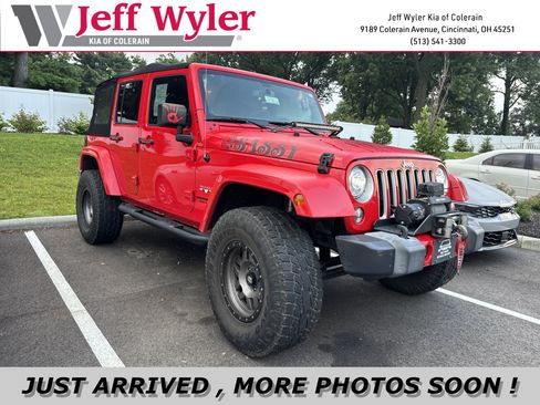 Used 2017 Jeep Wrangler Unlimited Sahara w/ Connectivity Group AWD/4WD image 1