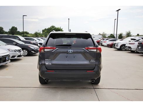 Used 2021 Toyota RAV4 XLE Premium AWD/4WD image 7