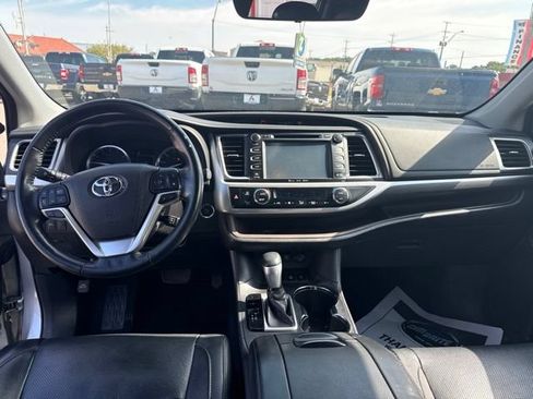 Used 2017 Toyota Highlander Limited Platinum w/ Carpet Mat Package AWD/4WD image 18