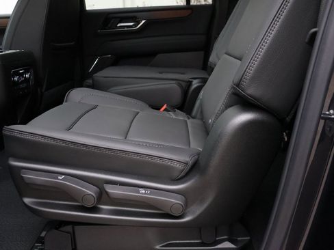 New 2026 GMC Yukon XL Denali w/ Denali Reserve Package image 24