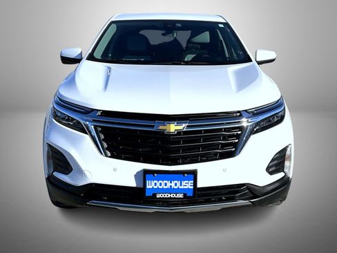Used 2023 Chevrolet Equinox LT image 2