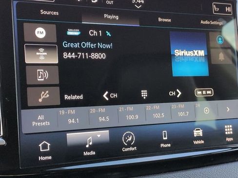 Certified 2024 Chrysler Pacifica Touring-L image 23