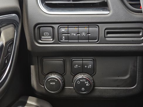 Used 2023 Chevrolet Tahoe Premier RWD image 27