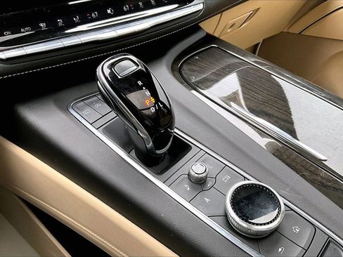 Used 2024 Cadillac Escalade Premium Luxury AWD/4WD image 32