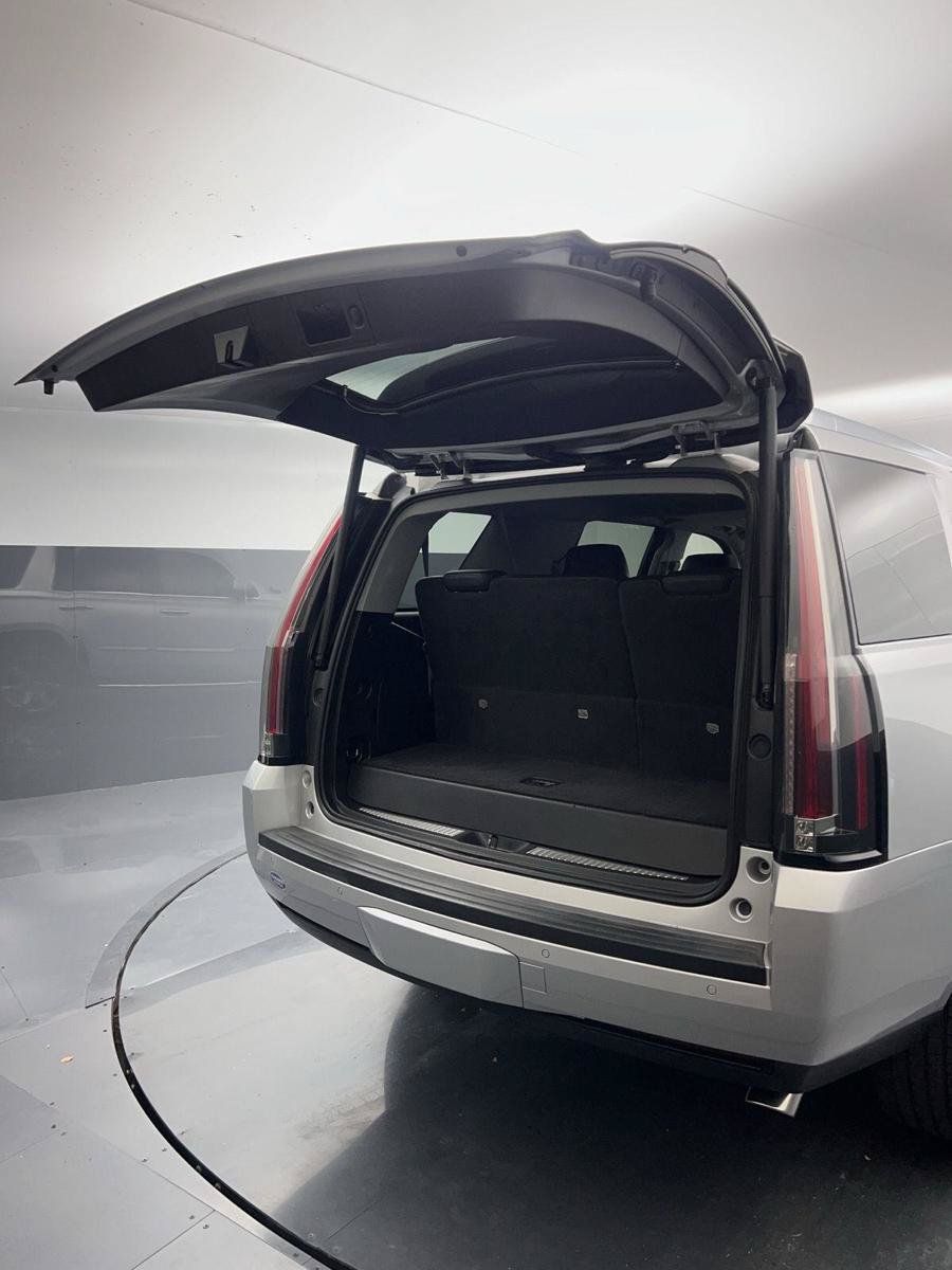 Used 2016 Cadillac Escalade Luxury AWD/4WD image 26