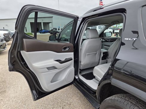 Used 2023 GMC Acadia SLT AWD/4WD image 14